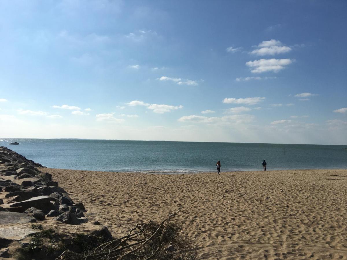 Mobilhome Familial 6 A 7 P 3 42 M2 Brevin Les Pierres Couchees * Saint-Brévin-les-Pins