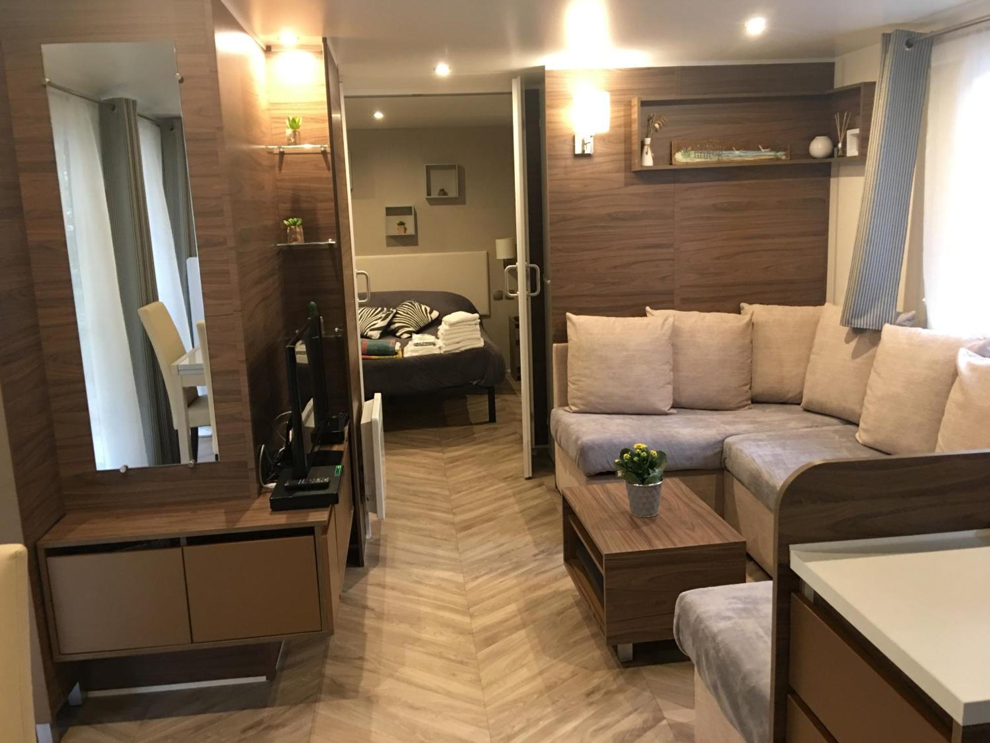 Mobilhome Familial 6 A 7 P 3 42 M2 Brevin Les Pierres Couchees