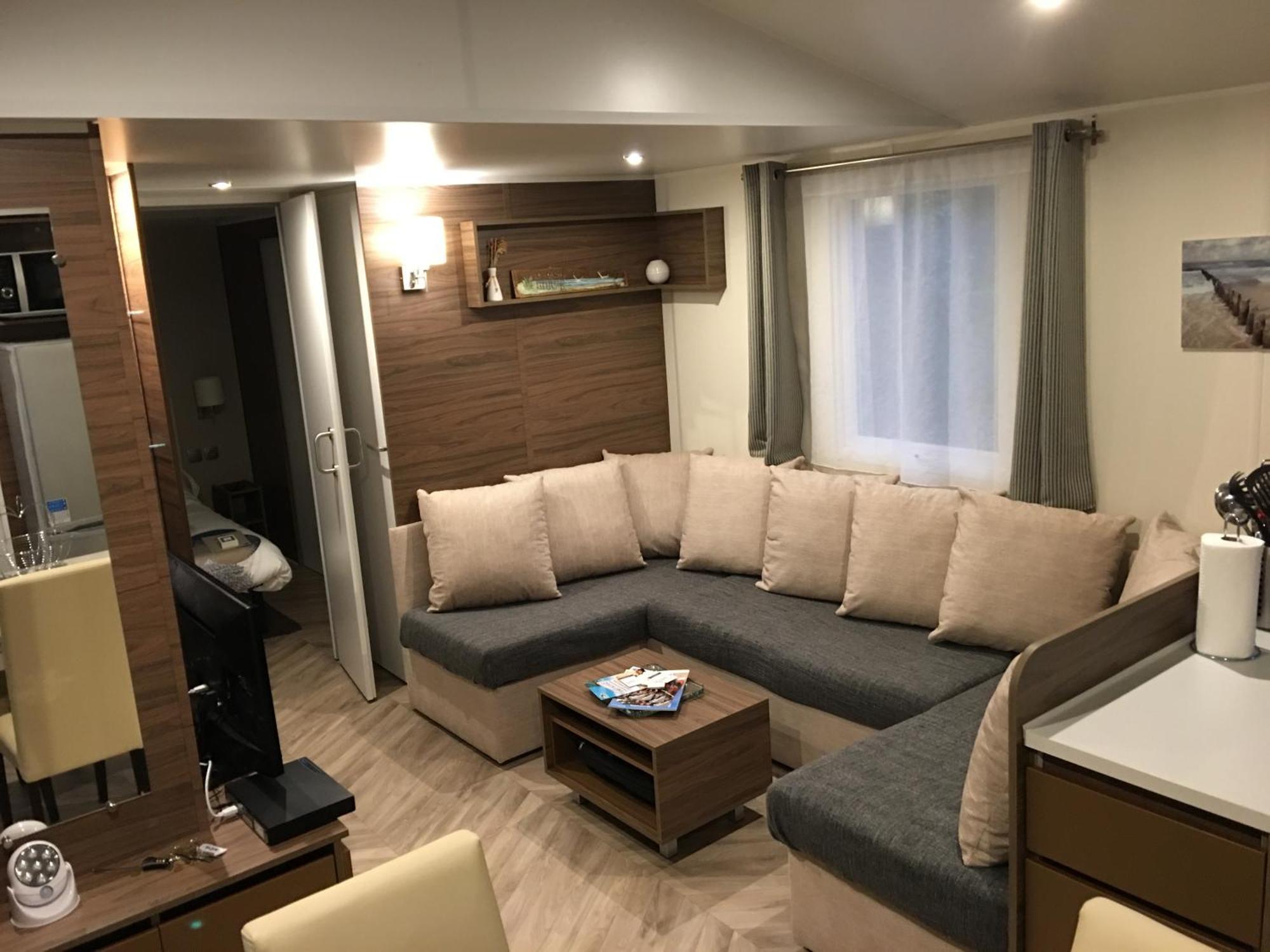 Mobilhome Familial 6 A 7 P 3 42 M2 Brevin Les Pierres Couchees Campingplatz