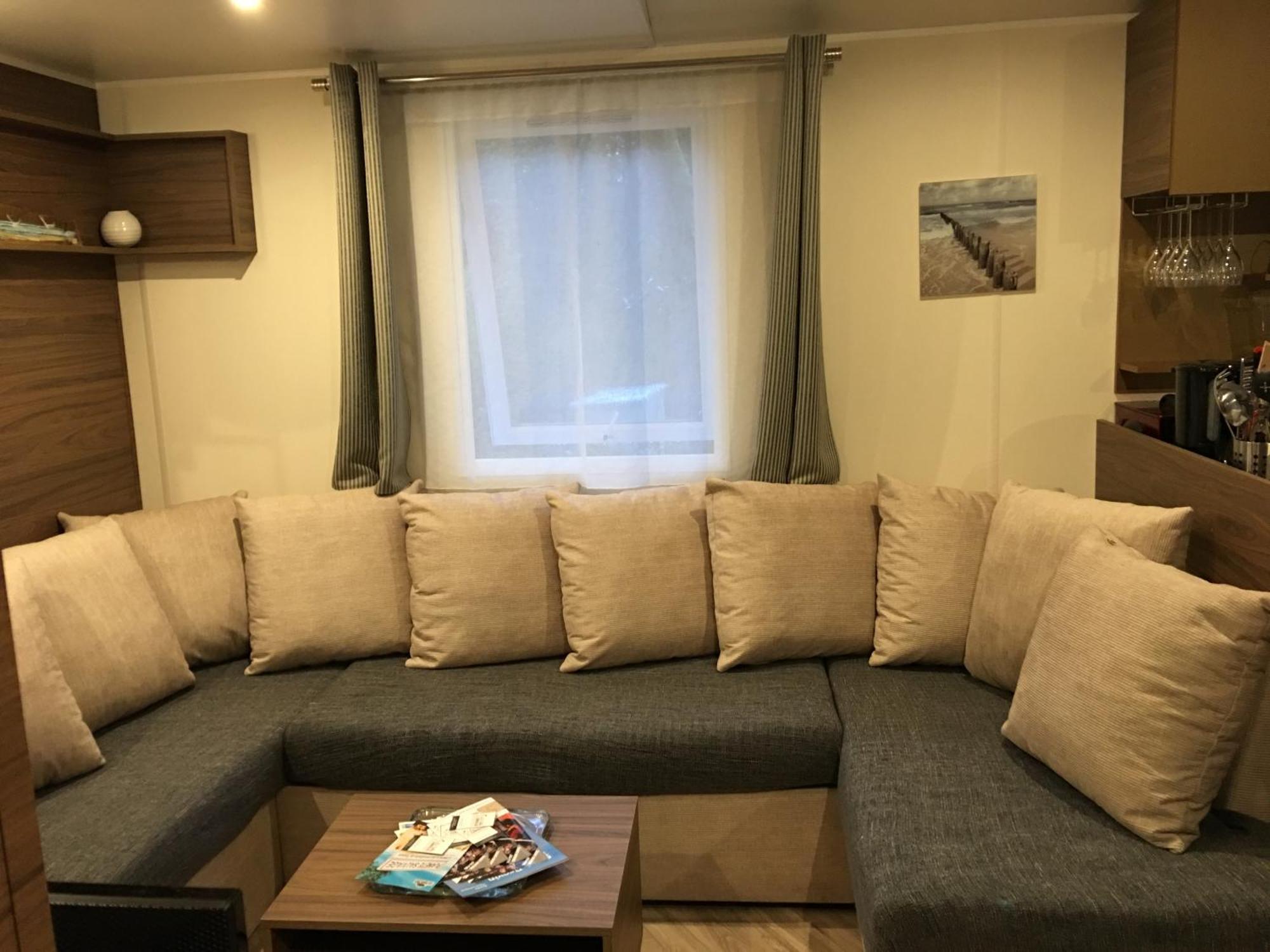 Mobilhome Familial 6 A 7 P 3 42 M2 Brevin Les Pierres Couchees * Saint-Brévin-les-Pins