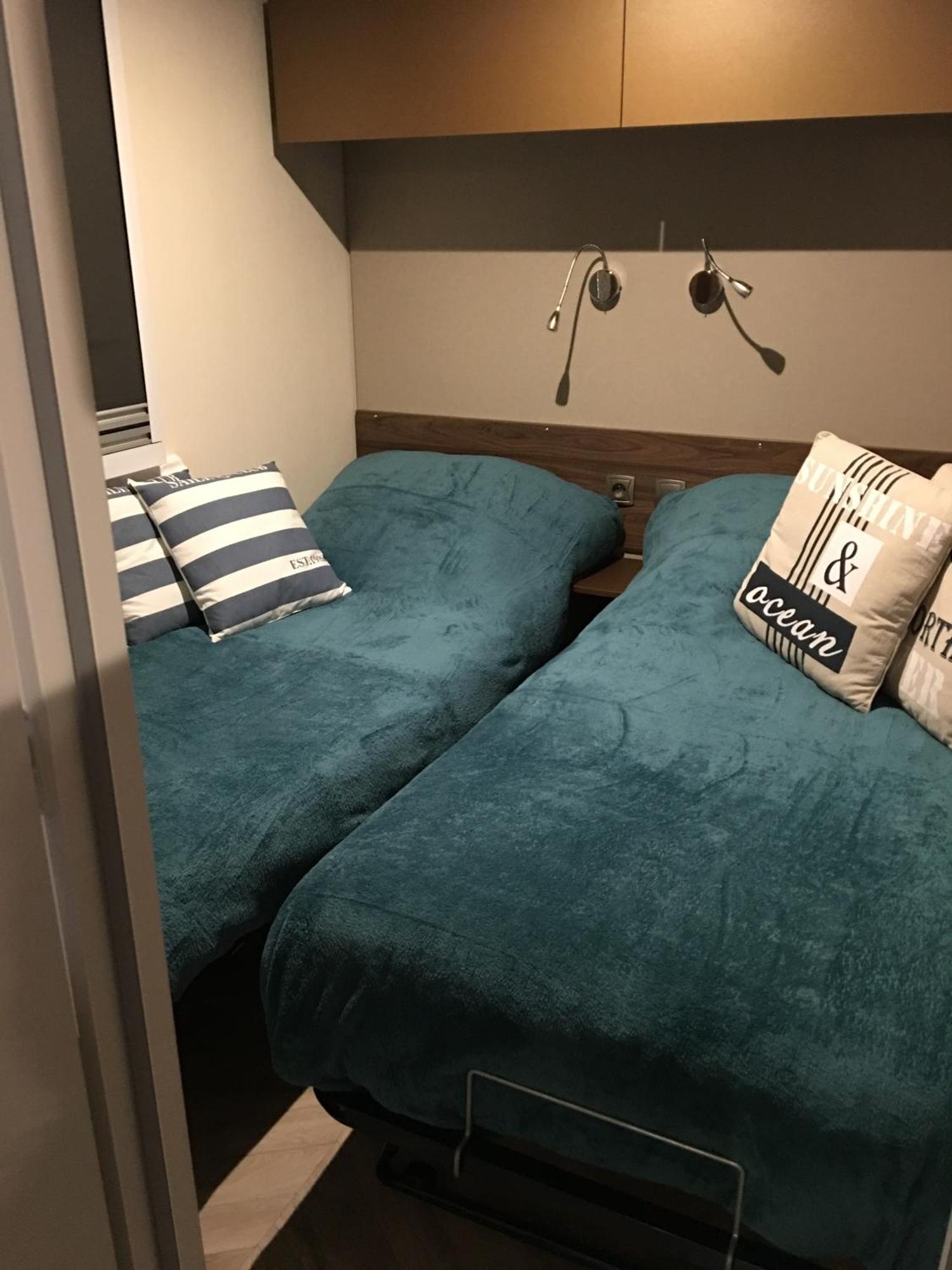 Mobilhome Familial 6 A 7 P 3 42 M2 Brevin Les Pierres Couchees Saint-Brévin-les-Pins