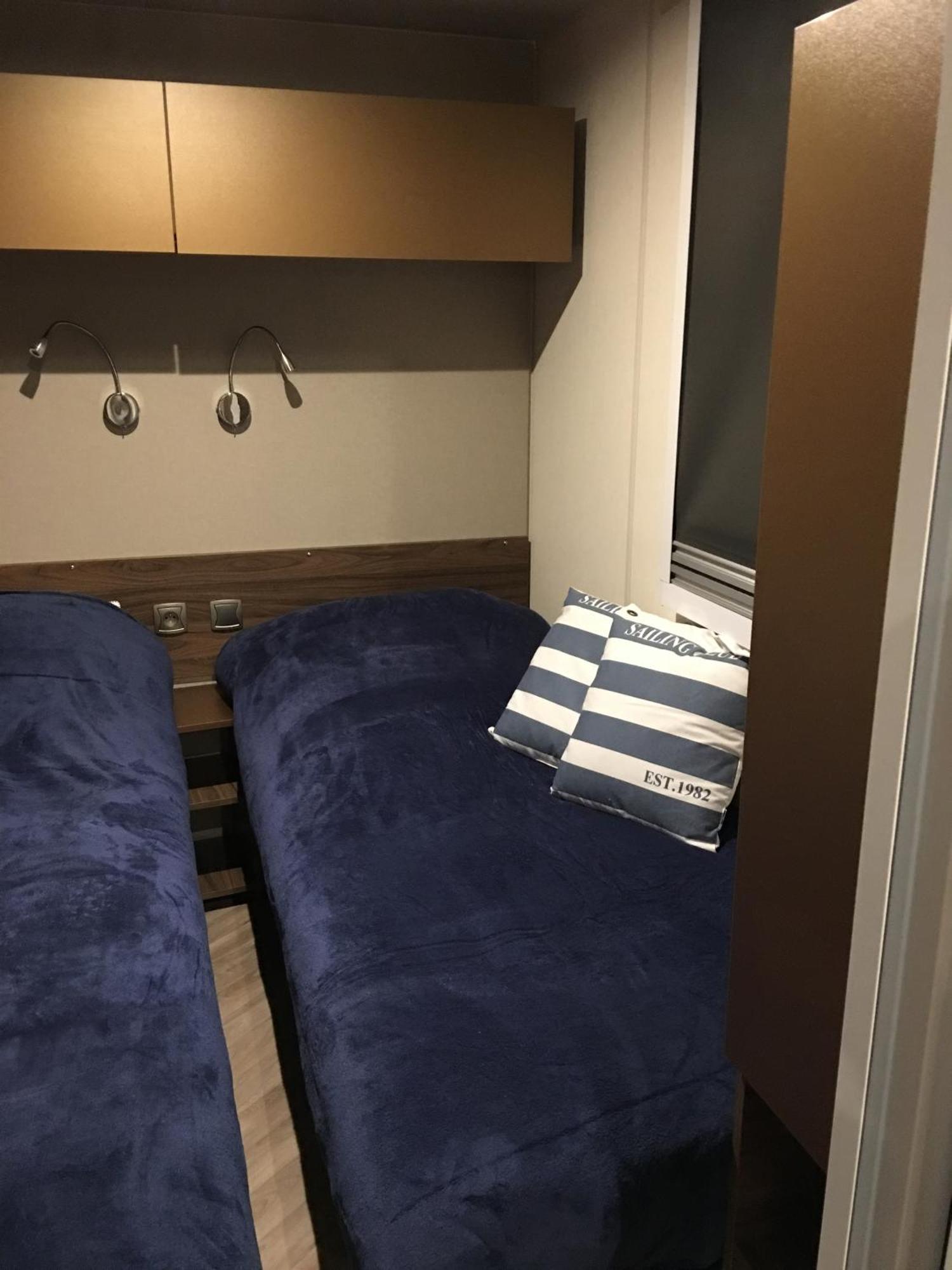 Mobilhome Familial 6 A 7 P 3 42 M2 Brevin Les Pierres Couchees * Saint-Brévin-les-Pins