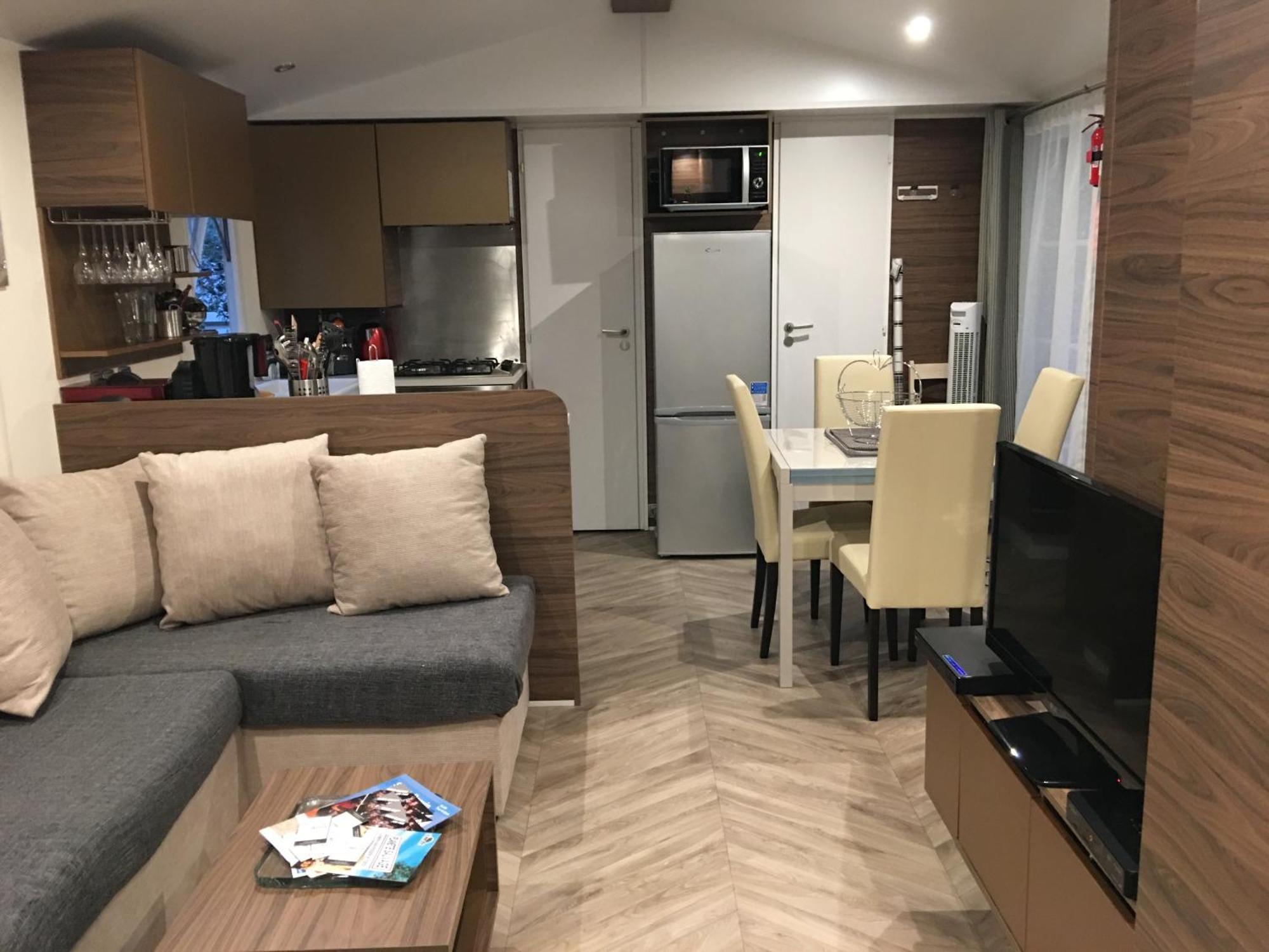 Mobilhome Familial 6 A 7 P 3 42 M2 Brevin Les Pierres Couchees *